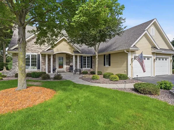 1832 La Belle Springs COURT, Oconomowoc, WI 53066