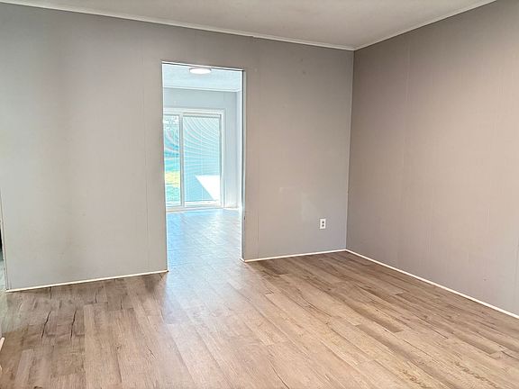 2nd image of 511 Everett Ln Unit 1