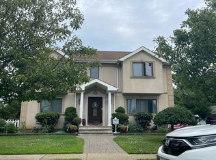 100 Florence Ct, East Meadow, NY 11554