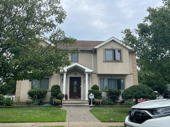 100 Florence Ct, East Meadow, NY 11554