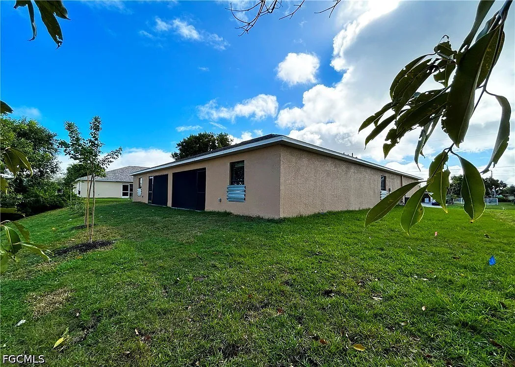 3 bed, 2.0 bath, 1200 sqft, $1,600 — Photo 3