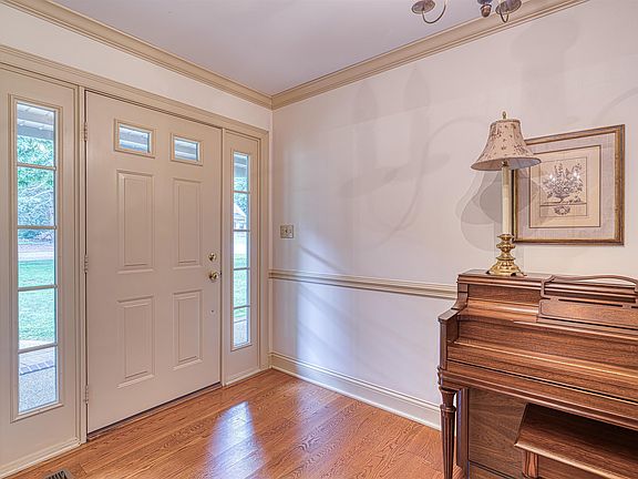 2nd image of 8866 Bayberry Dr