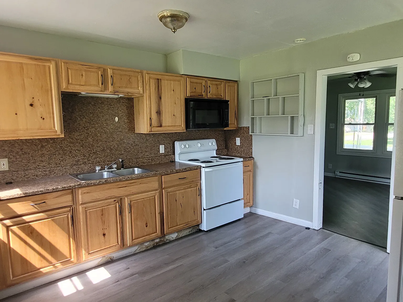 2 bed, 700 sqft, $850 — Photo 3
