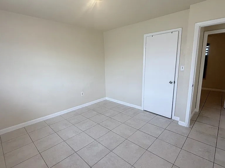 2115 Washington St NE #B — Photo 5