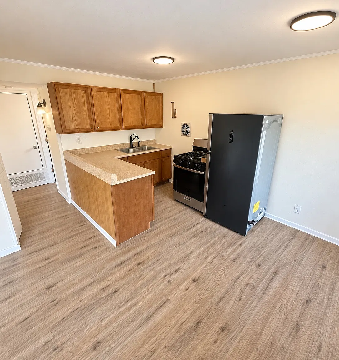 973 Chesswood Dr — Photo 4