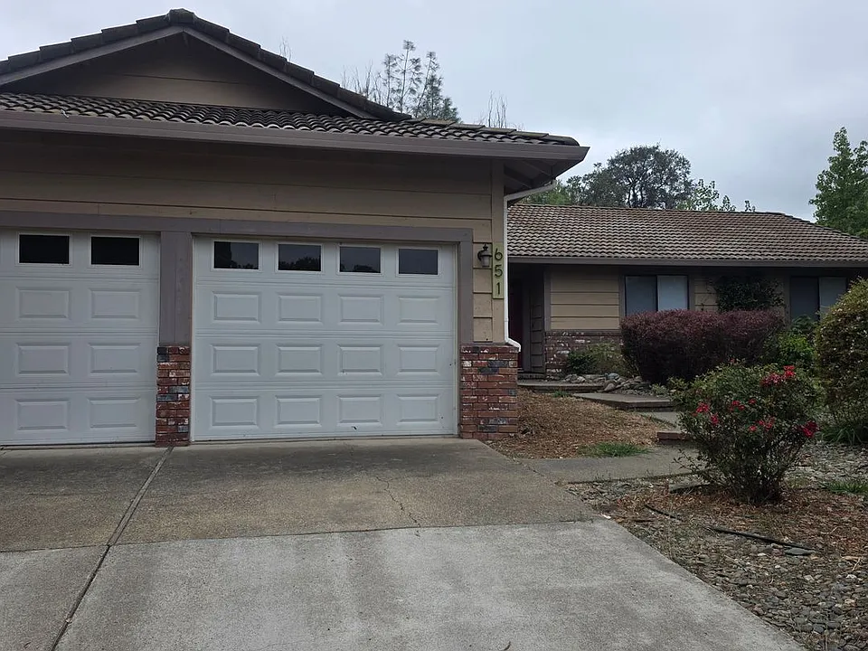 651 Country Oak Dr