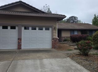 651 Country Oak Dr, Redding, CA 96003