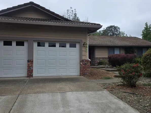 651 Country Oak Dr, Redding, CA 96003