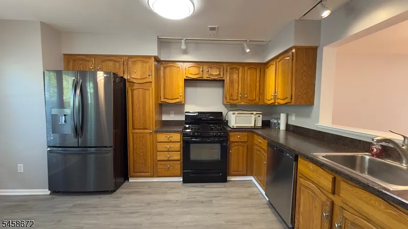 3 bed, 3.5 bath, $3,750 — Photo 1