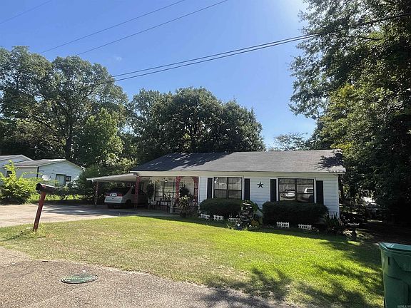 3rd image of 104 Redbud St