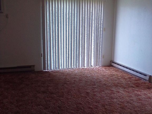 5th image of 254 NE Birch Ave APT A