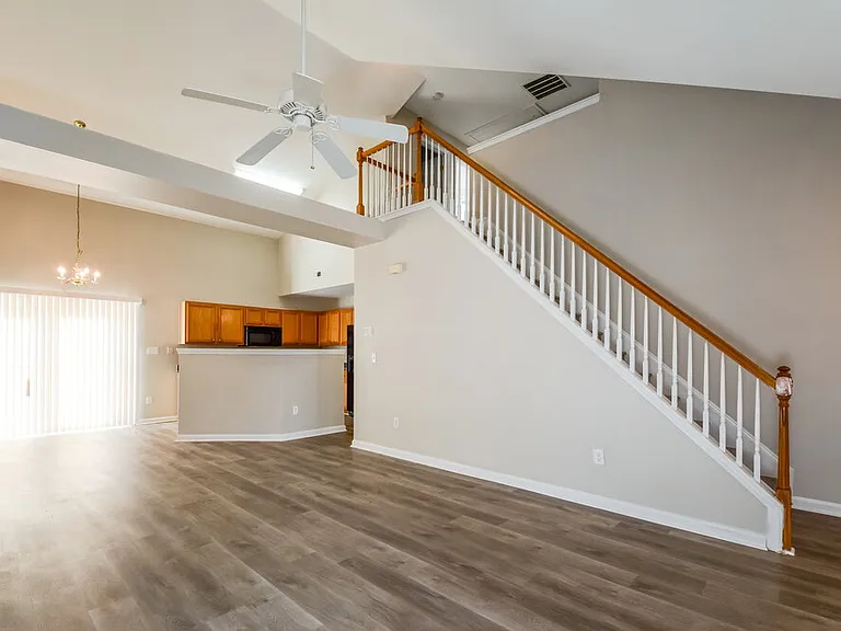 1910 Sterling Hill Dr — Photo 4