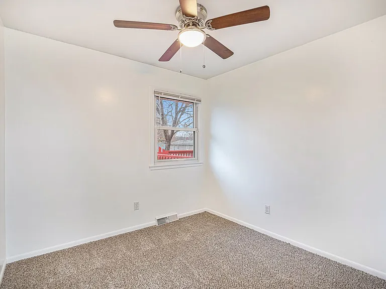 1208 S Mayview Ave — Photo 10