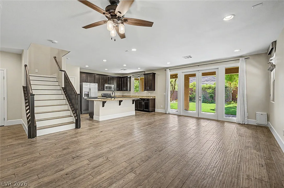 3 bed, 2.5 bath, 1866 sqft, $2,545 — Photo 3