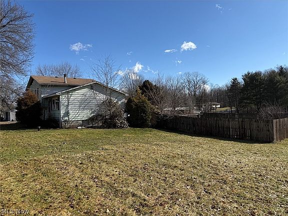 5th image of 2454 Woodsdale Rd