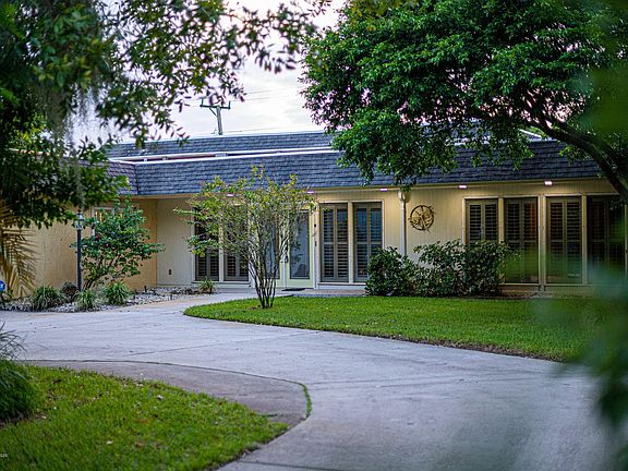 2nd image of 18 Fairglen Dr