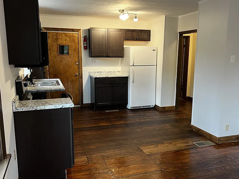 930 W Water St — Photo 10