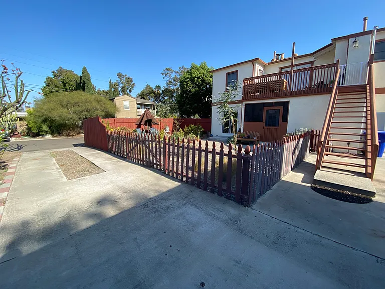1918B Carmelina Dr — Photo 8