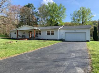 411 Maple Fork Rd, Mount Hope, WV 25880