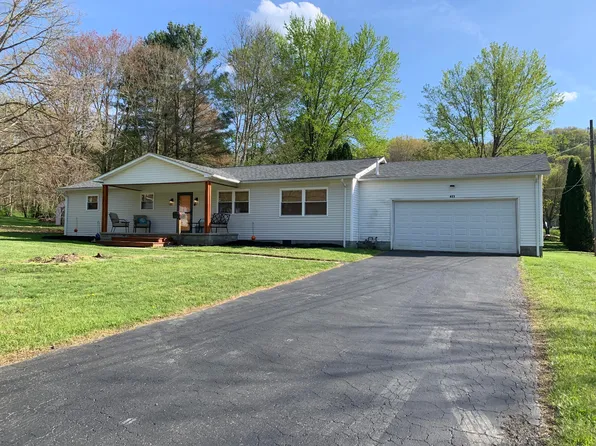 411 Maple Fork Rd, Mount Hope, WV 25880