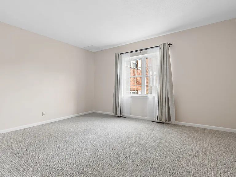124 Lake Shore Rd #2A — Photo 7