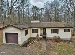 214 Lower Lakeview Dr, Hawley, PA 18428