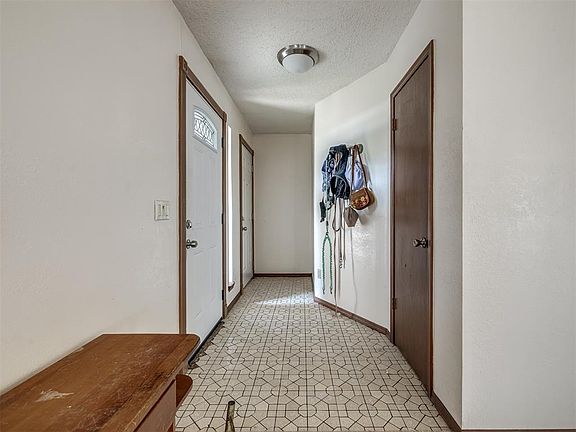4th image of 1176 Robin Hood Ln