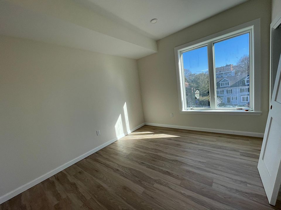 2nd image of 460 Washington St #307