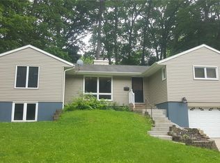 1333 Hertz Dr SE, Cedar Rapids, IA 52403