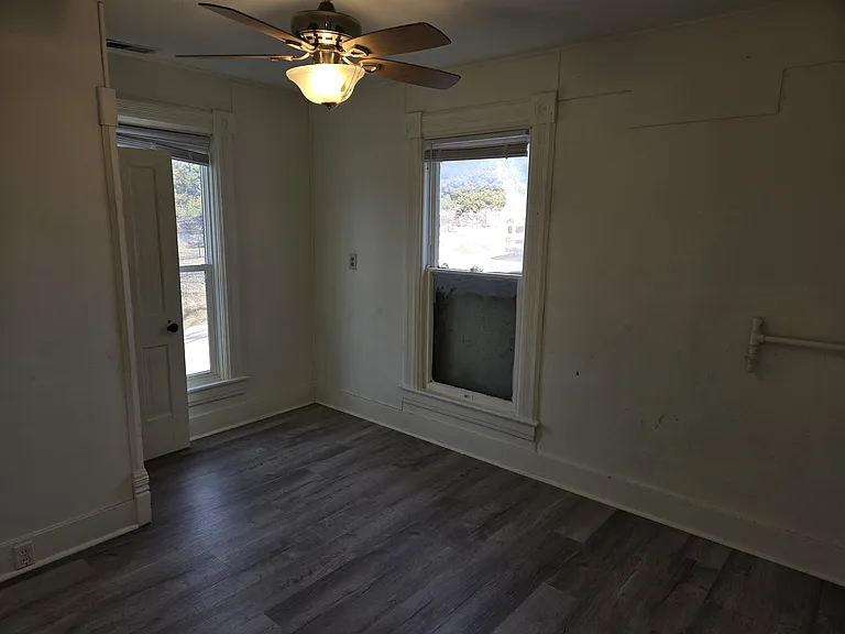 102 Emerson St — Photo 4