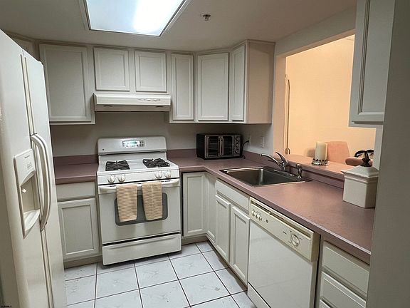 5th image of 3309 Dolphin Ave #3309