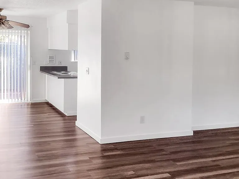 Pleasant Square Apartments — Photo 10