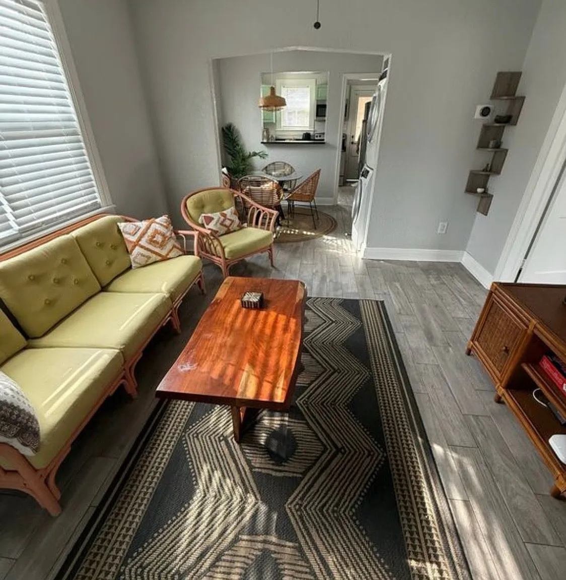 2 bed, 1.0 bath, 900 sqft, $2,350 — Photo 3