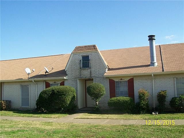 1st image of 11 W Townhouse Ln