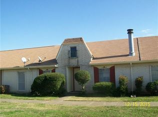 11 W Townhouse Ln, Grand Prairie, TX 75052