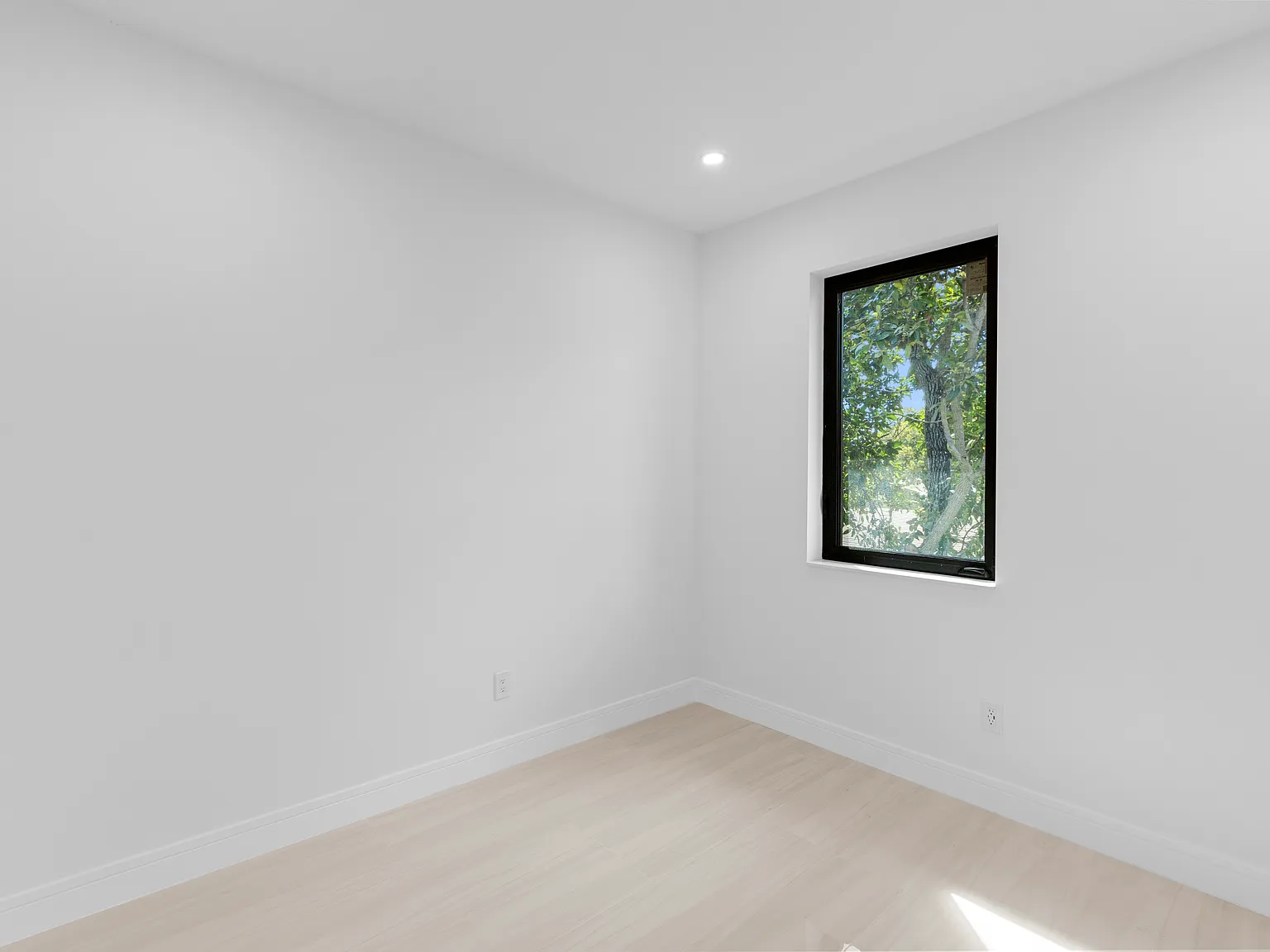 4 bed, 1811 sqft, $3,890 — Photo 2