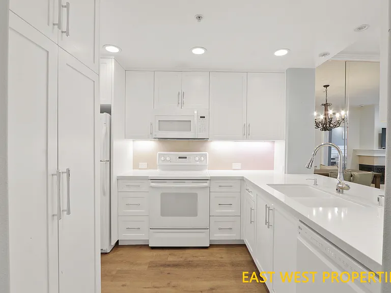 2243 Martin #314 — Photo 12