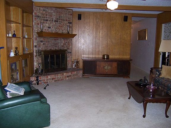 3rd image of 701 W Woodland St