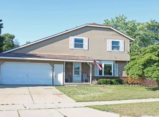 435 Stonehenge St SE, Kentwood, MI 49548