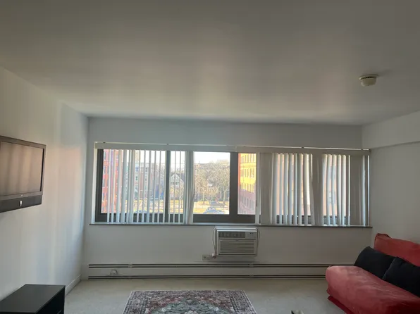 7337 S South Shore Dr, Chicago, IL 60649