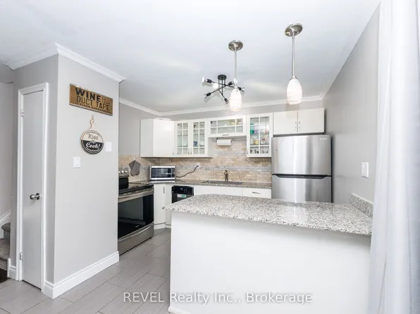 1300 Upper Ottawa St #43, Hamilton, ON L8W 1M8