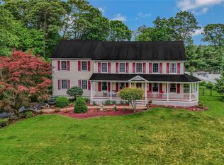 16 Abbey Lane, East Setauket, NY 11733