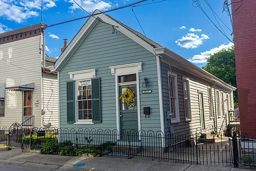 817 Perry St Photo 1