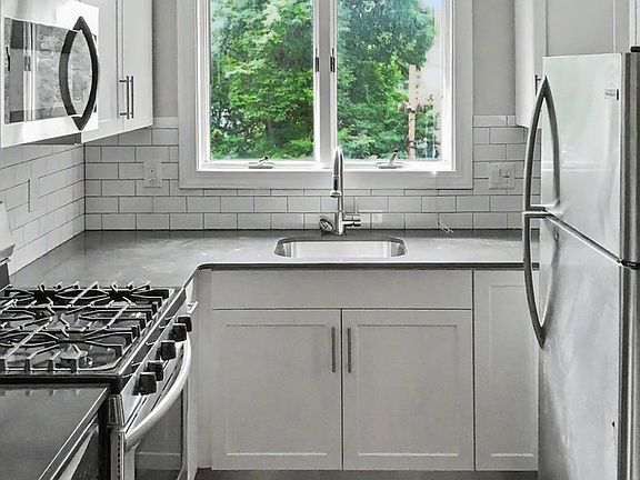 3rd image of 114 Walnut Ave #7