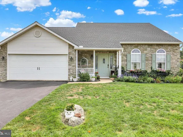 2401 John Henry Dr, Sinking Spring, PA 19608