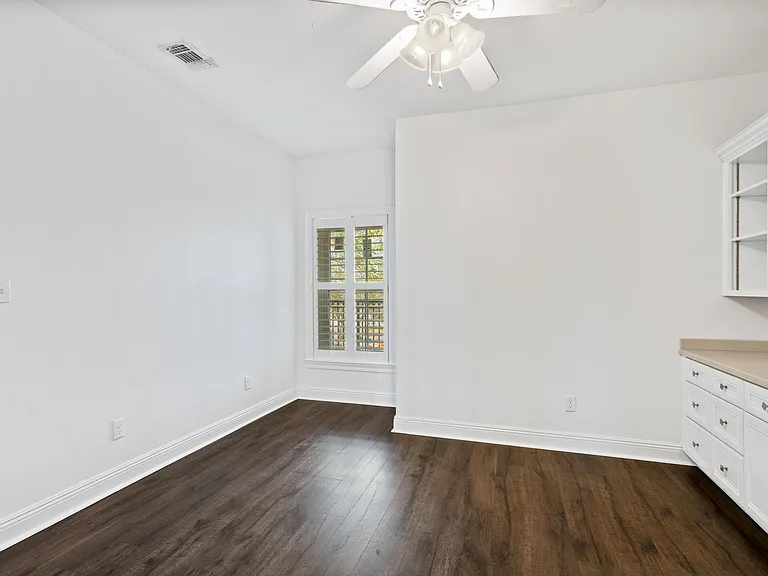 724 Harbor Blvd #202 — Photo 30