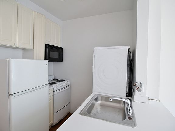 3rd image of 347 E 82nd St APT 501