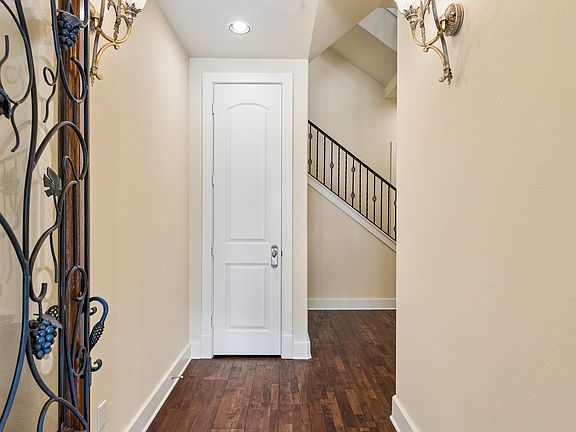 3rd image of 1529 Barton Springs Rd APT 9