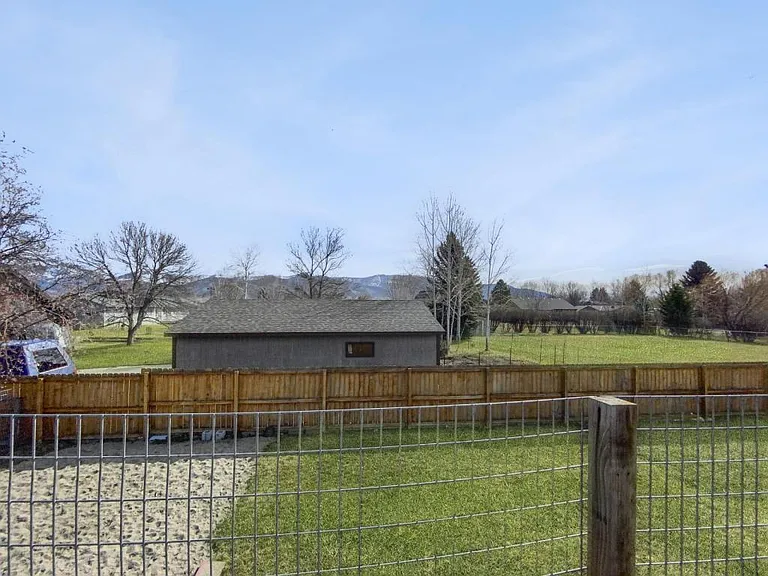 3250 W Hollyhock Dr — Photo 2