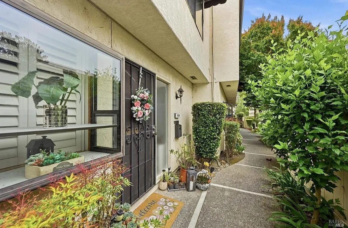 3 bed, 2.5 bath, $3,500 — Photo 1